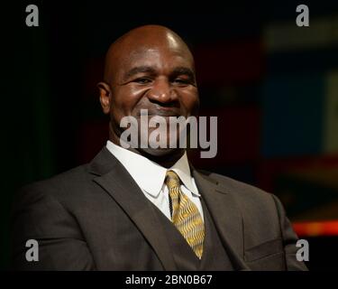 Hollywood, Vereinigte Staaten Von Amerika. Dezember 2016. HOLLYWOOD, FL - DEZEMBER 12: Evander Holyfield nimmt am 12. Dezember 2016 an der 54. Jährlichen WBC Convention im Diplomat Resort & Spa Hollywood, Curio Collection by Hilton in Hollywood, Florida, Teil. Personen: Evander Holyfield Kredit: Storms Media Group/Alamy Live News Stockfoto