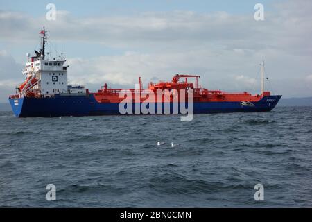 Ein moderner Tanker in der Nordsee bei Hartlepool, County Durham, Großbritannien, Stockfoto