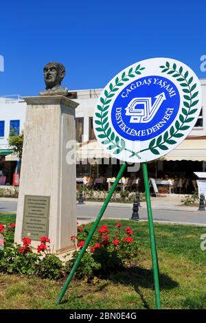 Büste in der Neyzen Tevfik Straße, Bodrum, Provinz Mugla, Türkei Stockfoto