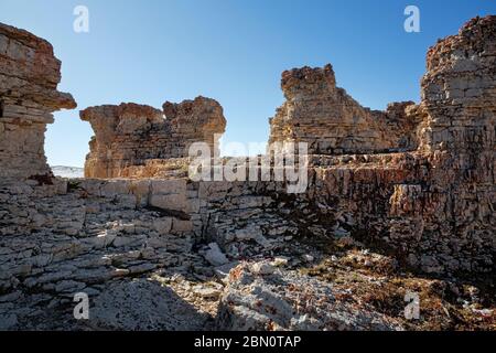 WY04207-00..WYOMING - Kalksteintürme entlang der ridgecrest nahe Big Horn Medicine Wheel im Big Horn National Forest. Stockfoto