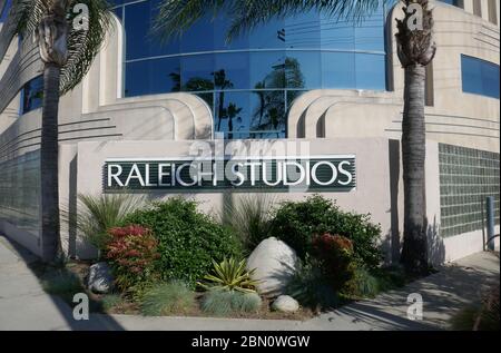 Los Angeles, Kalifornien, USA 11. Mai 2020 EIN allgemeiner Blick auf die Atmosphäre der geschlossenen Raleigh Studios in der Melrose Avenue 5300, da alle Film- und Fernsehproduktionen während der Coronavirus Covid-19 Pandemic am 11. Mai 2020 in Los Angeles, Kalifornien, USA geschlossen wurden. Foto von Barry King/Alamy Stock Photo Stockfoto