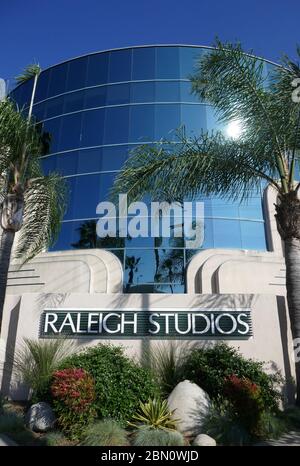 Los Angeles, Kalifornien, USA 11. Mai 2020 EIN allgemeiner Blick auf die Atmosphäre der geschlossenen Raleigh Studios in der Melrose Avenue 5300, da alle Film- und Fernsehproduktionen während der Coronavirus Covid-19 Pandemic am 11. Mai 2020 in Los Angeles, Kalifornien, USA geschlossen wurden. Foto von Barry King/Alamy Stock Photo Stockfoto