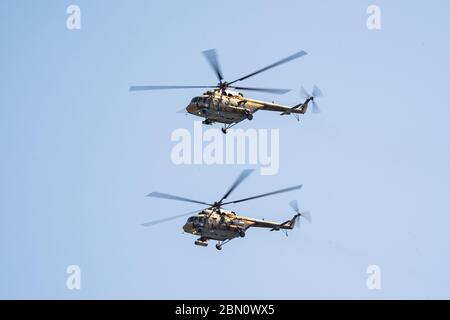 Russland, Chabarowsk - 9. Mai 2020: Parade zu Ehren des Sieges. Militärparade zu Ehren des Siegestages. Mi-8AMTSH Terminator Mehrzweck Stockfoto