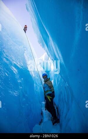 Klettern am Exit Glacier, Kenai Fjords National Park, in der Nähe von Seward, Alaska. Stockfoto