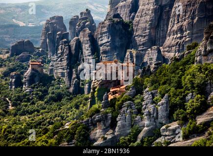 St. Nikolaus Anapausas, Kloster St. Barbara und Heiliges Kloster von Roussanou in Meteora, Griechenland Stockfoto