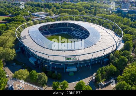 Hannover, Deutschland. 9. Mai 2020. firo: 09.05.2020, Fußball, 2.Bundesliga, Saison 2019/2020, Hannover 96, Stadion, HDI-Arena, Außenansicht, Luftaufnahme, von oben, Drohne, Drohnenfoto, Nutzung weltweit Quelle: dpa/Alamy Live News Stockfoto