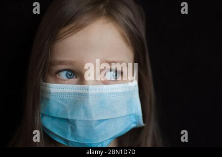 China Wuhan Chinesische Baby Madchen Split Statt Windeln In Der Nahe Des Bahnhofs In Wuhan In China Verwendet Hosen Ist Stockfotografie Alamy