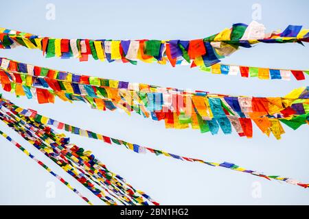 Heilige Gebetsfahnen in Boudhanath buddhistische Stupa in Kathmandu. Stockfoto