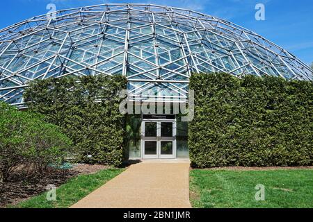 Außenarchitektur und Design der geodätischen Wintergartenkuppel von Climatron im 'Missouri BOTANICAL GARDEN' - Saint Louis Town, MO Stockfoto