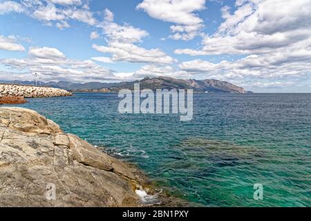 Strand von Rocce Rosse, rote Porphyrfelsen von Arbatax, Tortoli, Provinz Ogliastra, Sardinien, Italien, Europa - 18. Mai 2019 Stockfoto