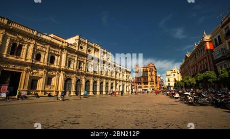 Sevilla, Spanien - 18. Februar 2020 - Rathaus / Casa Consistorial de Sevilla, ein platereskes Gebäude mit viel schöner Architektur Stockfoto