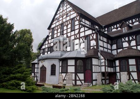 Fassade aus Fachwerk gerahmt die Kirche der Heiligen Dreifaltigkeit in Swidnica auch als Kirche des Friedens bekannt Stockfoto