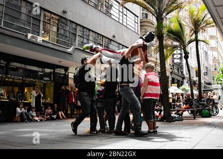 Auftritt beim Auckland Buskers Festival Stockfoto