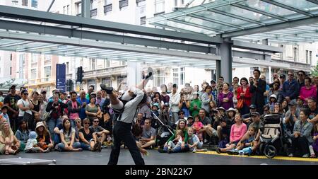 Auftritt beim Auckland Buskers Festival Stockfoto