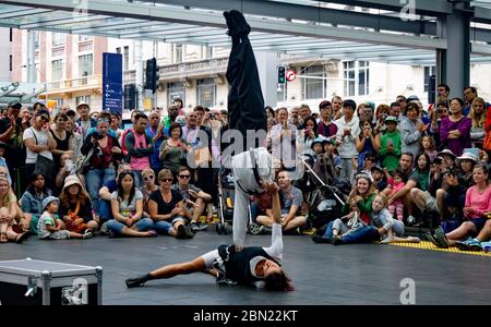 Auftritt beim Auckland Buskers Festival Stockfoto