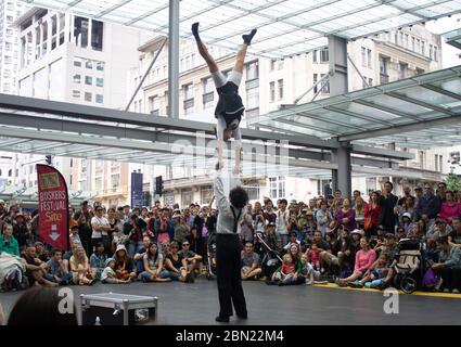 Auftritt beim Auckland Buskers Festival Stockfoto