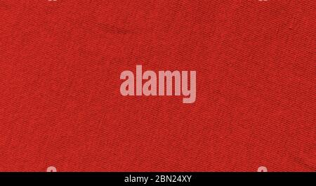 Leuchtend rote Struktur aus Strickstoff. Roter Textilhintergrund mit Naturfalten. Nahaufnahme Stockfoto