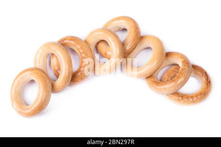 Haufen kleiner trockener Bagels, Brotringe isoliert auf weißem Hintergrund Stockfoto