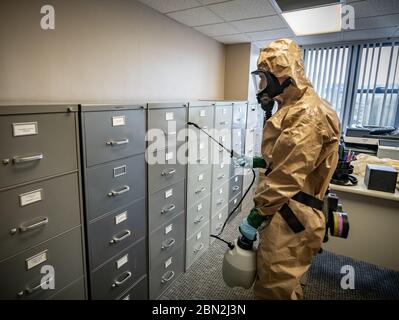 CHARLESTON, USA - 01. Mai 2020 - Mitglieder der Task Force Chemische, biologische, radiologische und nukleare (CBRN) Respons der West Virginia National Guard Stockfoto