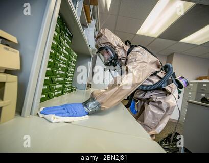 CHARLESTON, USA - 01. Mai 2020 - Mitglieder der Task Force Chemische, biologische, radiologische und nukleare (CBRN) Respons der West Virginia National Guard Stockfoto