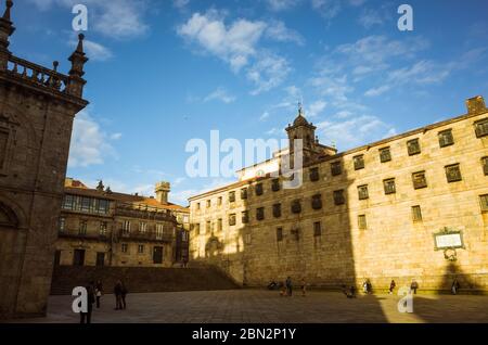 Santiago de Compostela, A Coruña Provinz, Galicien, Spanien - 12. Februar 2020 : Fassade des Klosters von Saint Paio auf dem Platz Praza da Quintana. I Stockfoto