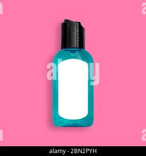 Handdesinfektionsmittel, Flüssigseife, Waschgel, Alkohol reiben, Squeeze Flasche Spender aus nächster Nähe, isoliert und in druckvollen Pastellfarben präsentiert Stockfoto