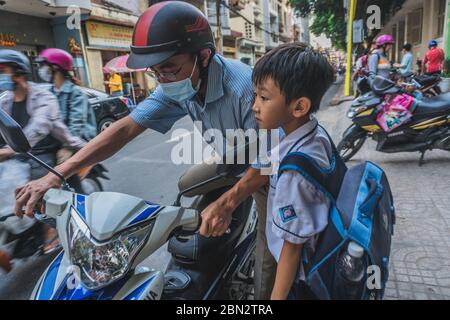 Viel Verkehr Während Der Stoßzeit In Vietnam. Ho Chi Minh, Vietnam - 19. März 2020 Stockfoto