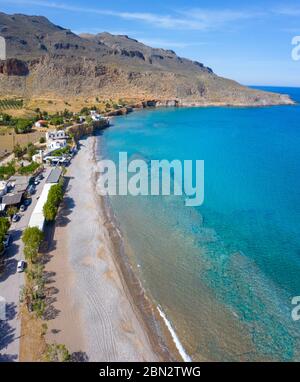 Das friedliche Dorf Kato Zakros auf dem östlichen Teil der Insel Kreta mit Strand und Tamarisken, Griechenland Stockfoto