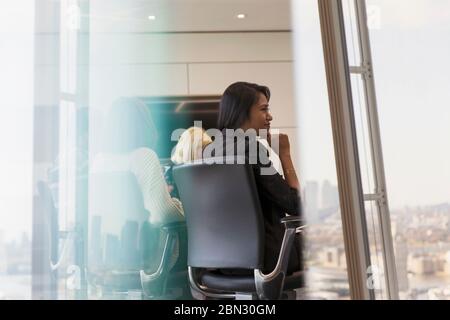 Geschäftsleute in Zimmer Tagung Stockfoto