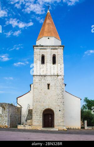 Die Kirche und das Kloster des Heiligen Franziskus in Krk Stadt auf der Insel Krk in Kroatien Stockfoto