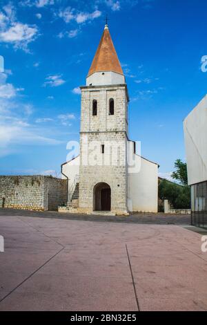 Die Kirche und das Kloster des Heiligen Franziskus in Krk Stadt auf der Insel Krk in Kroatien Stockfoto