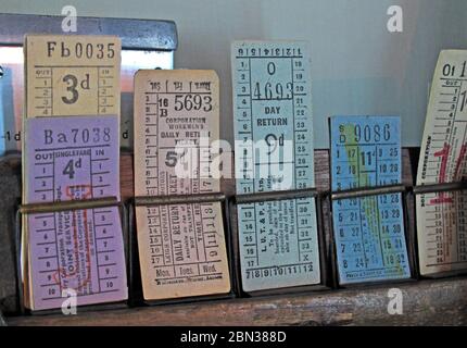 3d, 9d, 5d, 11d, Tag Rückkehr, einzelne Bustickets der Bury Corporation, ab 1960s, Greater Manchester, Lancashire, England, UK - vorgedruckte Bustickets Stockfoto