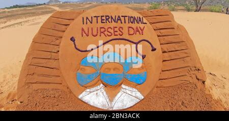 Pushkar, Indien. Mai 2020. Eine Sandskulptur von indischen Sand Künstler Ajay Rawat auf International Nurses Day in Pushkar, Rajasthan. (Foto von Sumit Saraswat/Pacific Press) Quelle: Pacific Press Agency/Alamy Live News Stockfoto