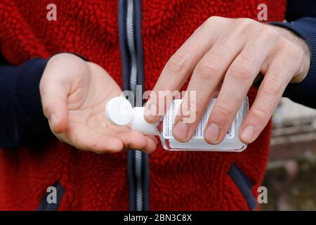 Händewaschen mit hydroalkoholischem Gel Stockfoto