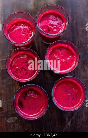 Rote Bete Saft während eines Sesshin (Retreat) in Marokko serviert. Stockfoto