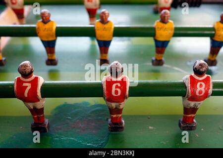 Tischfußball im Freien, Babyfußball oder Babyfußball. Vintage-Stil. Madagaskar. Stockfoto