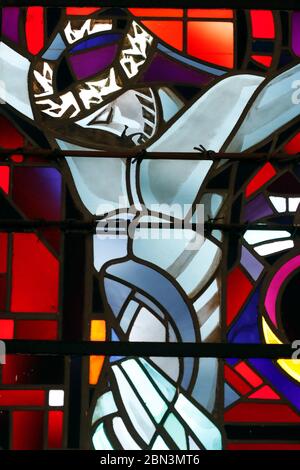 Kathedrale des heiligen Johannes des Evangelisten. Die Kreuzigung. Jesus am Kreuz. Buntglasfenster. Kuala Lumpur. Malaysia. Stockfoto