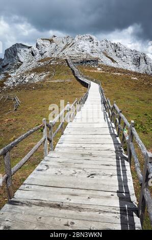 Shika Snow Mountain Scenic Area (Blue Moon Valley), China. Stockfoto