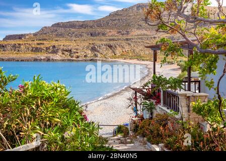 Das friedliche Dorf Kato Zakros auf dem östlichen Teil der Insel Kreta mit Strand und Tamarisken, Griechenland Stockfoto