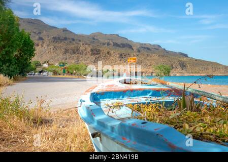 Das friedliche Dorf Kato Zakros auf dem östlichen Teil der Insel Kreta mit Strand und Tamarisken, Griechenland Stockfoto