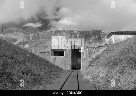 Kommandobunker in Zandvoorde, Belgien. Gut erhaltener deutscher Kommandobunker, der in der Schlacht am Ypern im Ersten Weltkrieg eingesetzt wurde. Stockfoto