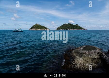 Blick auf die Insel Nang Yuan in der Nähe von Koh Tao, Thailand. Stockfoto