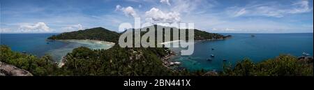 Ansicht der Chalok Baan Khao Bucht von John suwan Viewpoint, Koh Tao, Thailand. Stockfoto