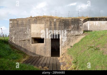 Kommandobunker in Zandvoorde, Belgien. Gut erhaltener deutscher Kommandobunker, der in der Schlacht am Ypern im Ersten Weltkrieg eingesetzt wurde. Stockfoto