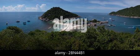 Panoramablick auf die Nang Yuan Island in der nähe von Koh Tao, Thailand. Stockfoto