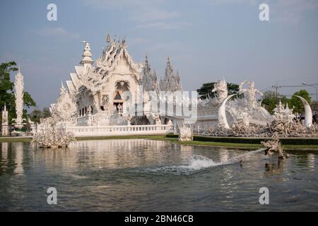 Der weiße Tempel von Wat Rong Khun in Chiang Rai, Thailand. Stockfoto