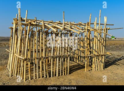 Holzrasterrahmen eines traditionellen Schutzheims von Afar Nomaden, Hamadela, Danakil Valley, Afar Province, Äthiopien Stockfoto