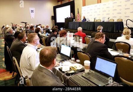 Robert E. Perez, stellvertretender Kommissar für Zoll und Grenzschutz der USA (CBP), spricht mit wichtigen Mitgliedern der National Customs Brokers and Forwarders Association of America (NCBFAA), die am 24. September 2018 an der Jahrestagung im Hyatt Regency, Washington D.C. teilnahmen. US-Zoll und Grenzschutz Stockfoto