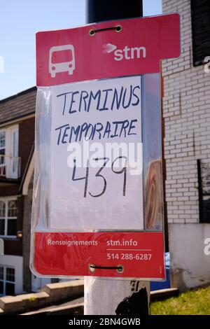 Montreal, Kanada. 12.Mai 2020. Zeichen der temporären verdrängten Bus 439 Haltestelle außerhalb Pie IX Metro Stockfoto