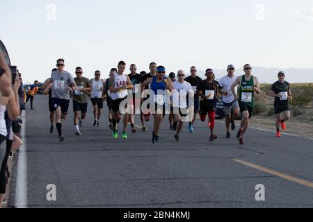 CBP nimmt am Baker to Vegas Law Enforcement Race Teil, bei dem Läufer in einer Teamarbeit das 120 Meilen Rennen in Baker California beginnen und der letzte Läufer in Las Vegas am 23. März 2019 endet. Stockfoto